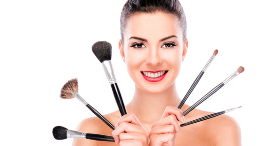 Crafting Your Signature Makeup Look: Top 10 Tips for Beauty Confidence