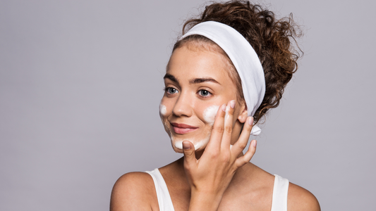 Adapting Skincare for Seasonal Changes: 10 Essential Tips for Women